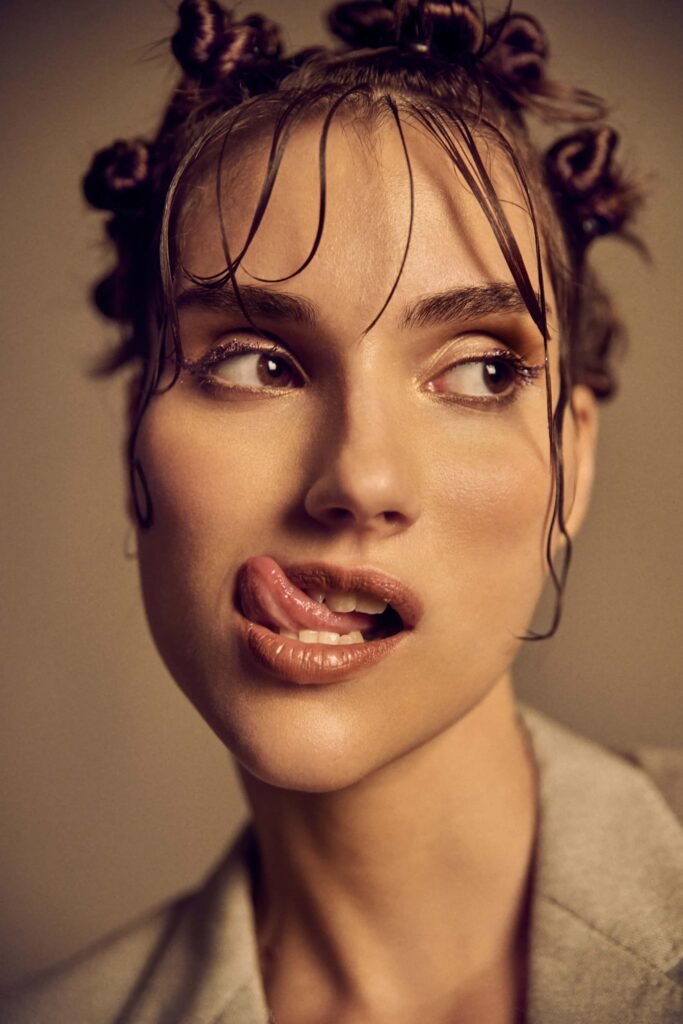 Read more about the article come closer